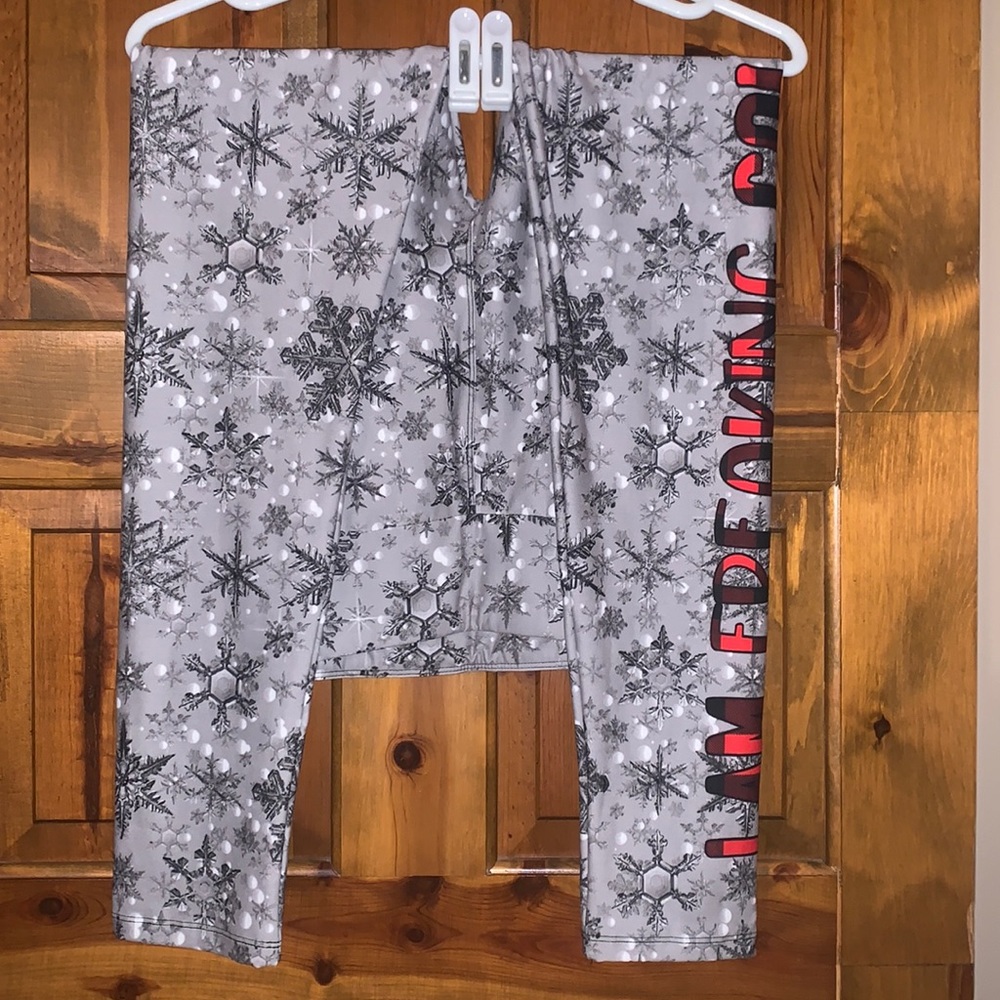OS I Am Freaking Cold Snowflake ❄️ Leggings